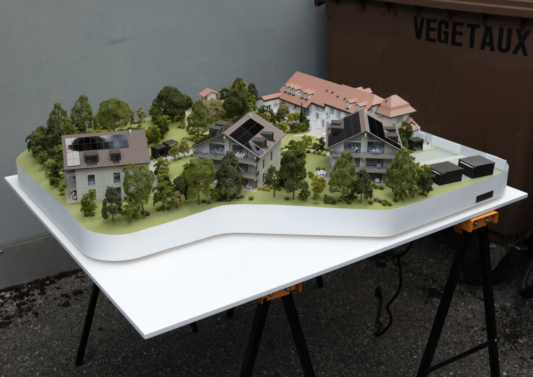 Maquette d’ensemble résidentiel avec végétation, Naef Immobilier
